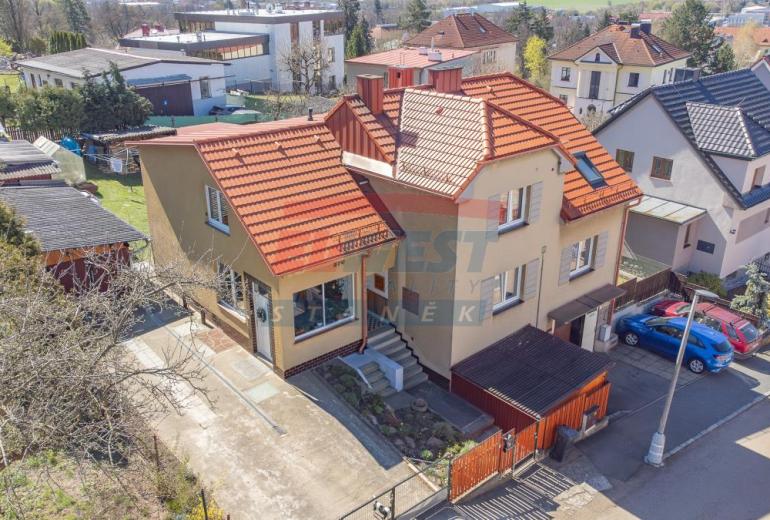 Prodej rodinného domu se dvěma byty a zahradou u parku v Klatovech