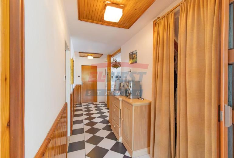 Prodej rodinného domu se dvěma byty a zahradou u parku v Klatovech