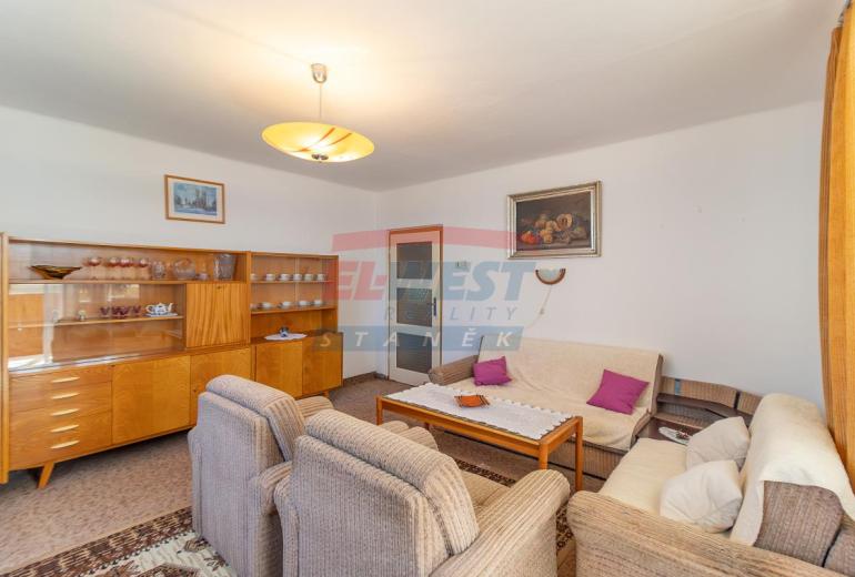 Prodej rodinného domu se dvěma byty a zahradou u parku v Klatovech