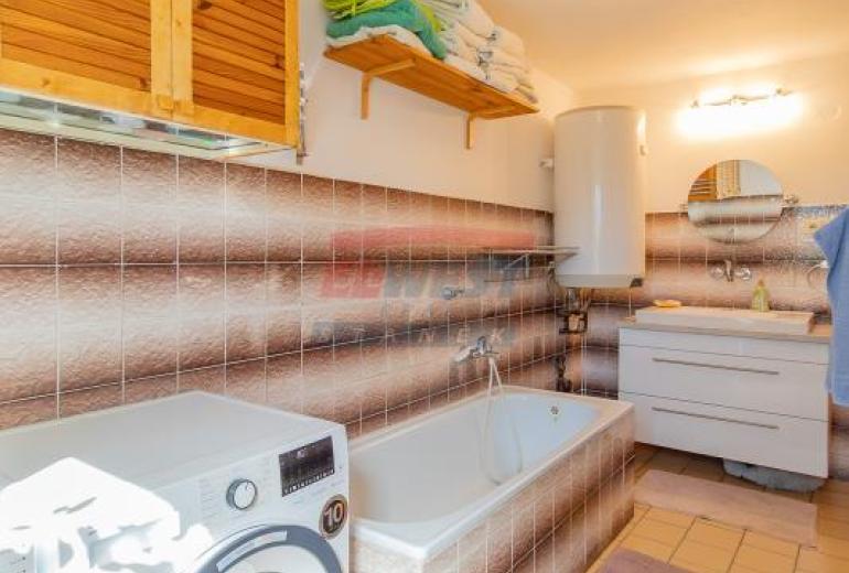 Prodej rodinného domu se dvěma byty a zahradou u parku v Klatovech