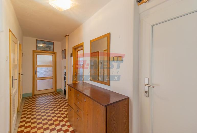 Prodej rodinného domu se dvěma byty a zahradou u parku v Klatovech