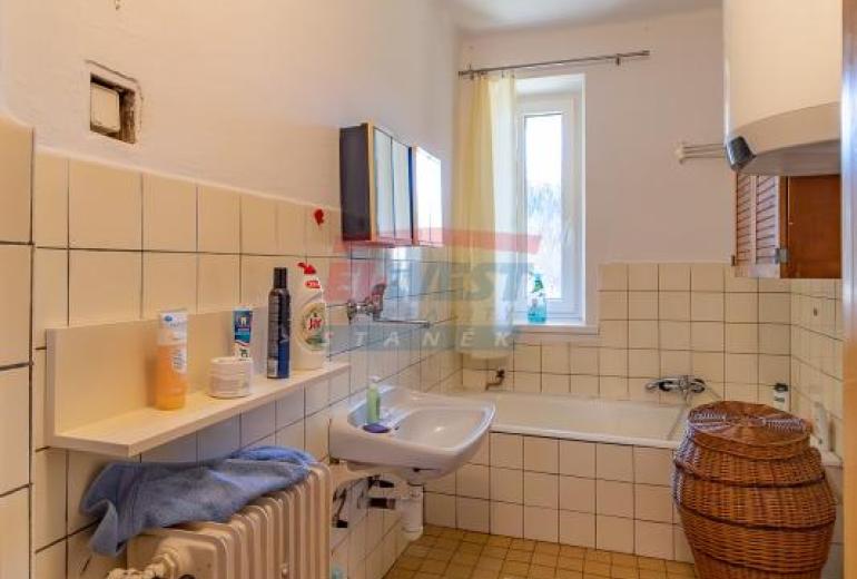 Prodej rodinného domu se dvěma byty a zahradou u parku v Klatovech