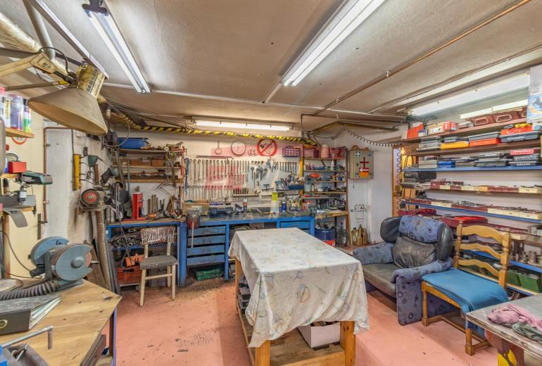 Prodej rodinného domu se dvěma byty a zahradou u parku v Klatovech