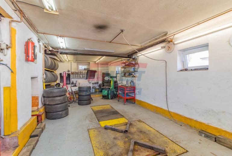 Prodej rodinného domu se dvěma byty a zahradou u parku v Klatovech