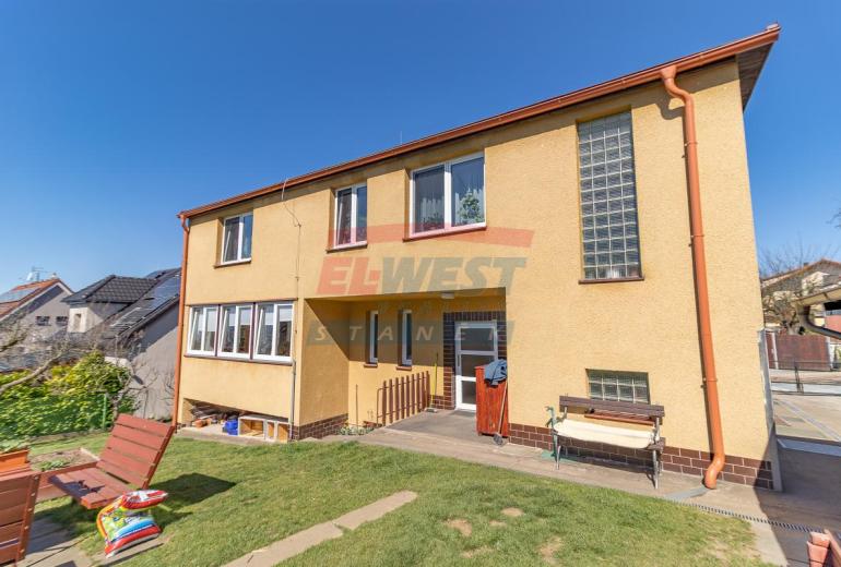 Prodej rodinného domu se dvěma byty a zahradou u parku v Klatovech