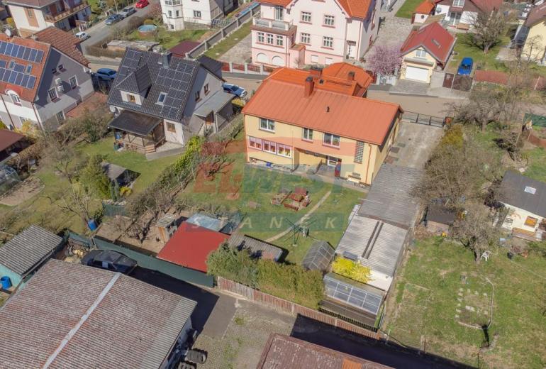 Prodej rodinného domu se dvěma byty a zahradou u parku v Klatovech