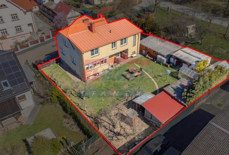 Prodej rodinného domu se dvěma byty a zahradou u parku v Klatovech