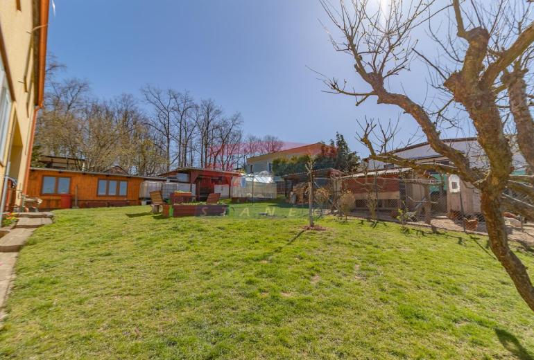 Prodej rodinného domu se dvěma byty a zahradou u parku v Klatovech