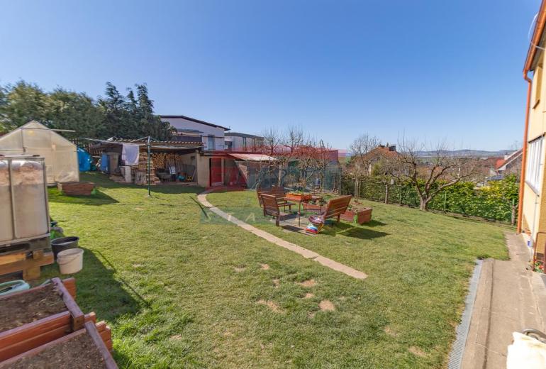 Prodej rodinného domu se dvěma byty a zahradou u parku v Klatovech