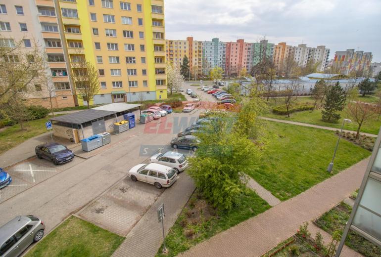 Prodej prostorného bytu 4+1 s velkým balkonem – České Budějovice