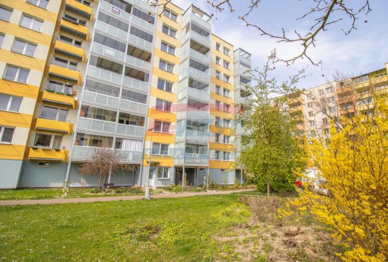 Prodej prostorného bytu 4+1 s velkým balkonem – České Budějovice