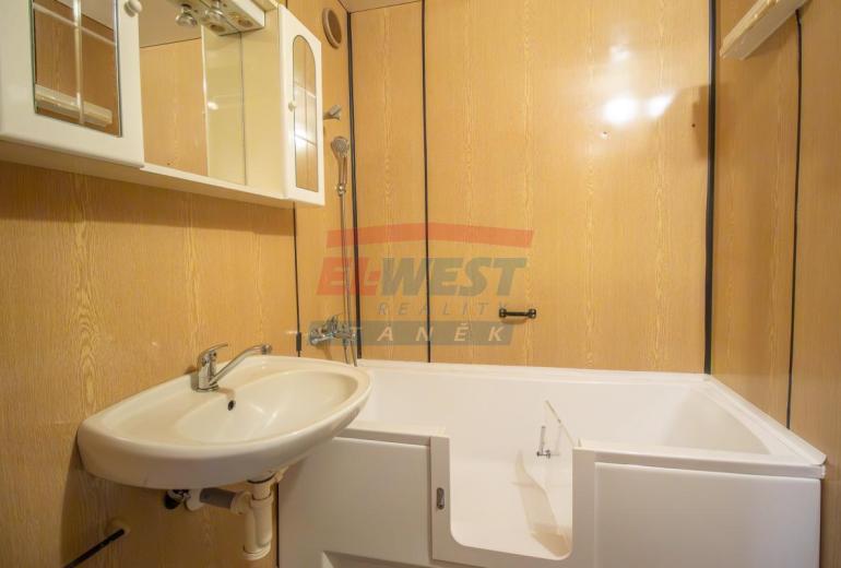 Prodej prostorného bytu 4+1 s velkým balkonem – České Budějovice