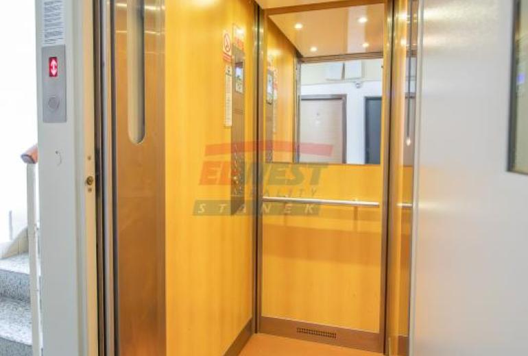 Prodej prostorného bytu 4+1 s velkým balkonem – České Budějovice