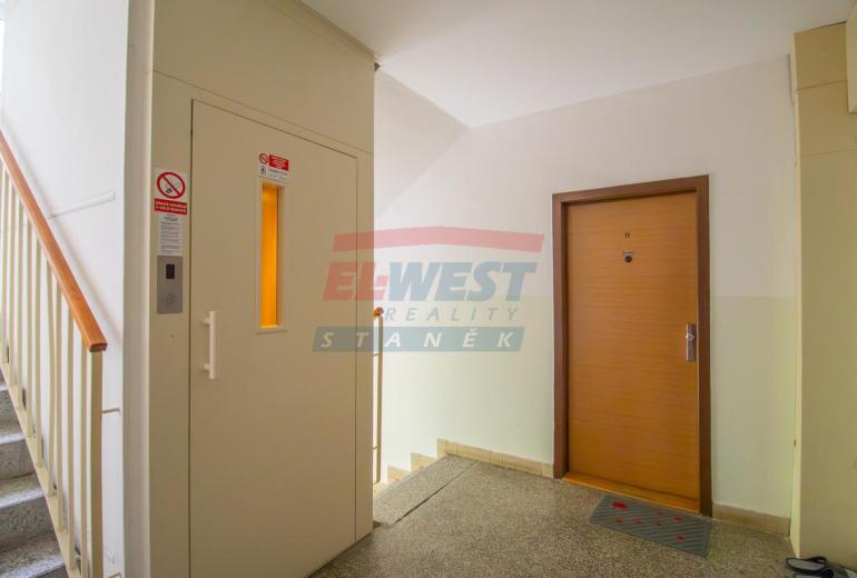 Prodej prostorného bytu 4+1 s velkým balkonem – České Budějovice