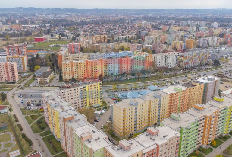 Prodej prostorného bytu 4+1 s velkým balkonem – České Budějovice