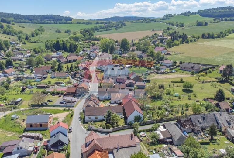 Prodej pozemku určeného k výstavbě RD u rybníku v Dlouhé Vsi u Sušice