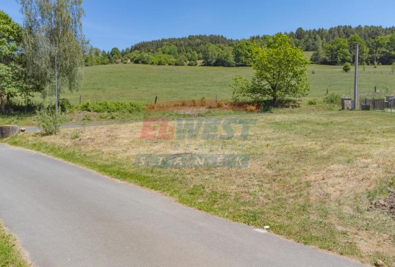 Prodej pozemku určeného k výstavbě RD u rybníku v Dlouhé Vsi u Sušice