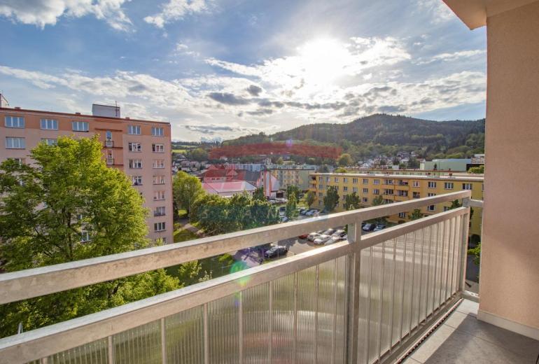 Světlý byt 3+1 s lodžií a panoramatickým výhledem v Sušici