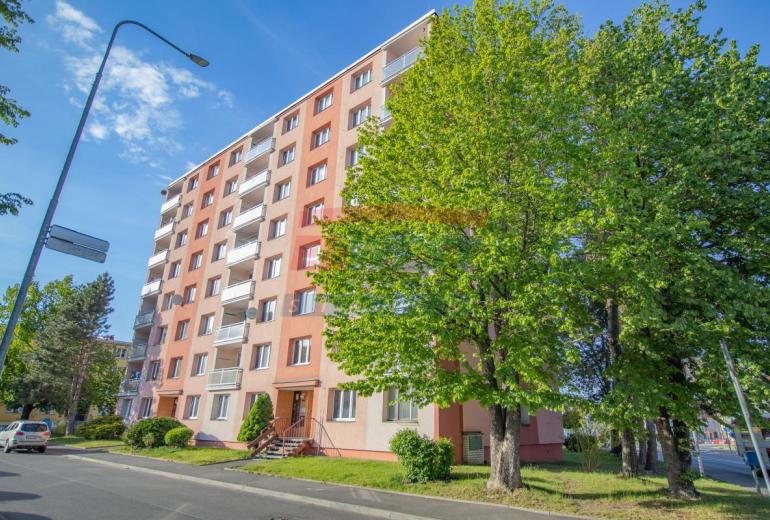 Světlý byt 3+1 s lodžií a panoramatickým výhledem v Sušici