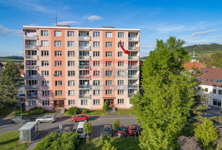 Světlý byt 3+1 s lodžií a panoramatickým výhledem v Sušici