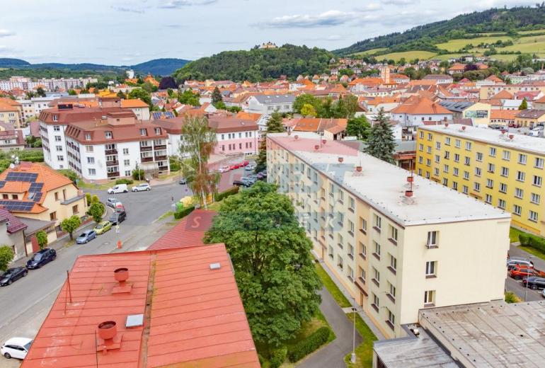 Pronájem zrekonstruovaného bytu 3+1/L v Sušici, ul. Tichá