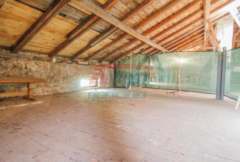 Prodej prostorného bytu 2+1 (99,9 m²) v klidném Anníně u Sušice
