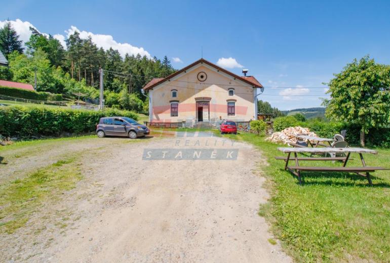 Prodej prostorného bytu 2+1 (99,9 m²) v klidném Anníně u Sušice