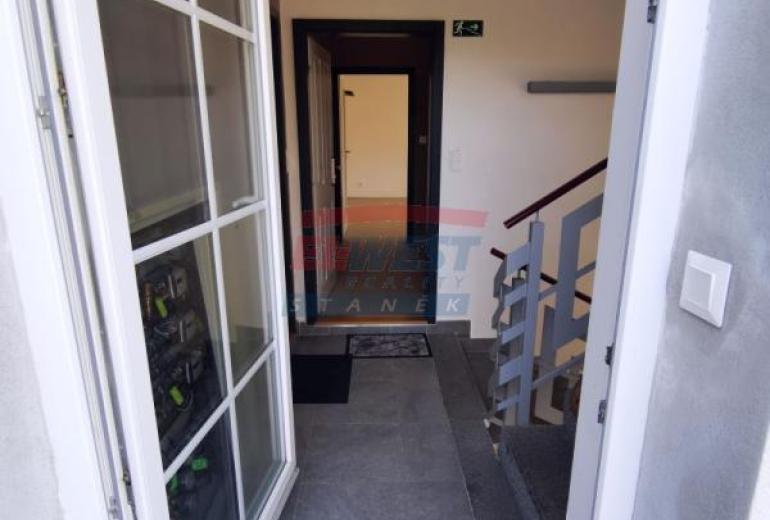 Pronájem bytu 2+kk s velkou terasou v Rezidenci Šumava v Sušici