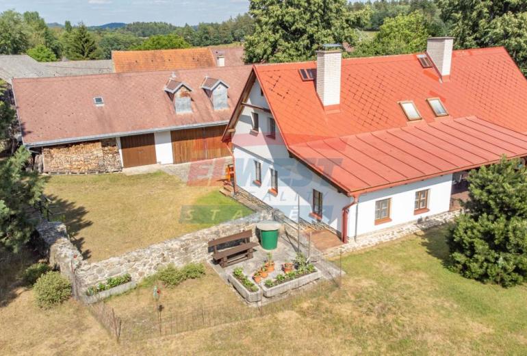 Výjimečná rekreační chalupa v oáze klidu a soukromí – Sluhov u Kolince