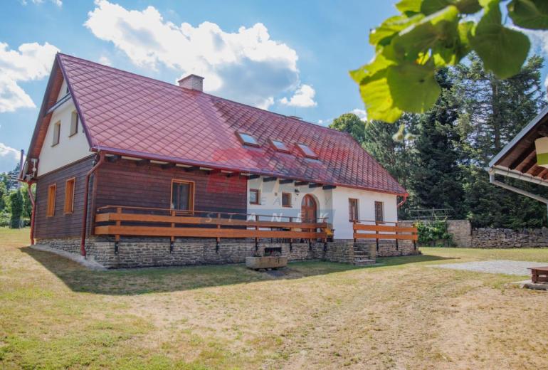 Výjimečná rekreační chalupa v oáze klidu a soukromí – Sluhov u Kolince