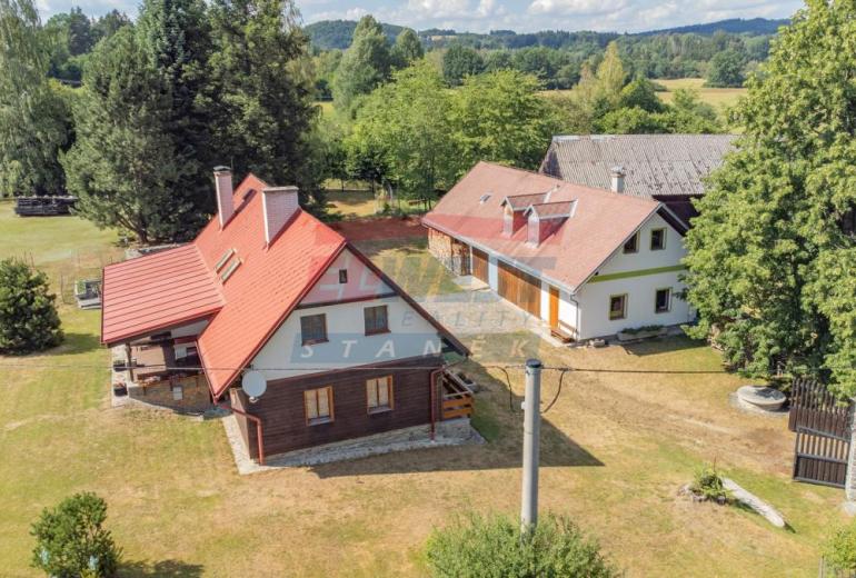 Výjimečná rekreační chalupa v oáze klidu a soukromí – Sluhov u Kolince