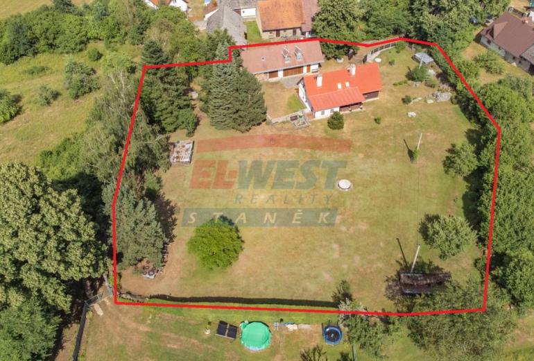 Výjimečná rekreační chalupa v oáze klidu a soukromí – Sluhov u Kolince