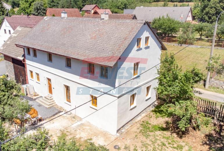 Prodej historického rodinného domu s duší – Mlázovy u Kolince