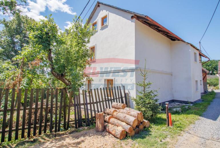 Prodej historického rodinného domu s duší – Mlázovy u Kolince