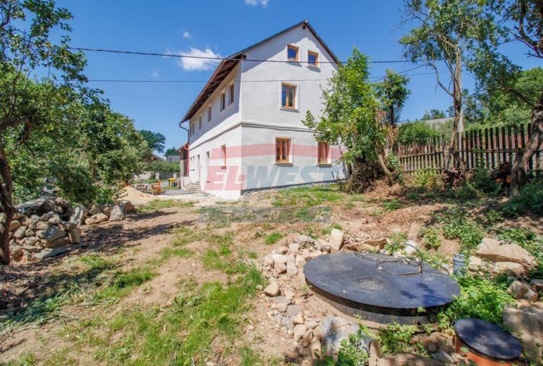 Prodej historického rodinného domu s duší – Mlázovy u Kolince