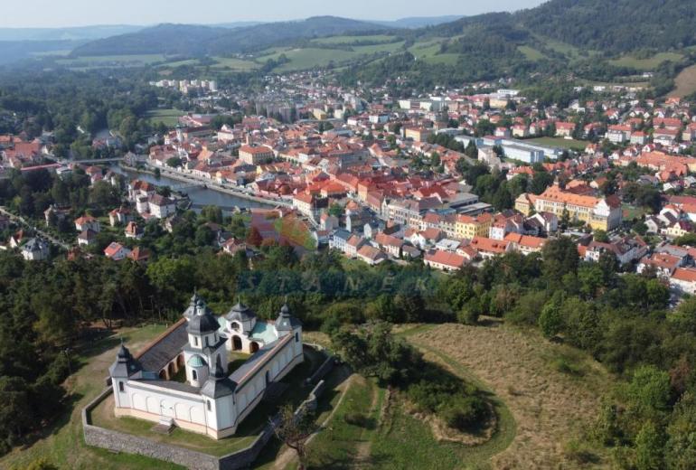 Rovinatý pozemek s možností výstavby v Sušici
