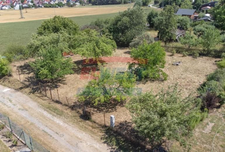 Rovinatý pozemek s možností výstavby v Sušici