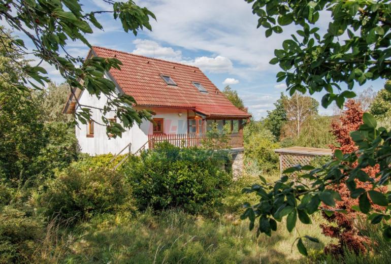 Rodinný dům na polosamotě uprostřed šumavské přírody s rozsáhlým stavebním pozemkem 4 804 m²