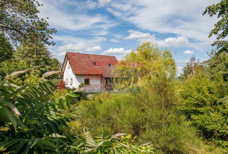 Rodinný dům na polosamotě uprostřed šumavské přírody s rozsáhlým stavebním pozemkem 4 804 m²