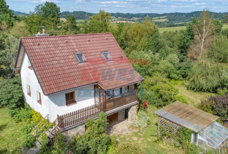 Rodinný dům na polosamotě uprostřed šumavské přírody s rozsáhlým stavebním pozemkem 4 804 m²