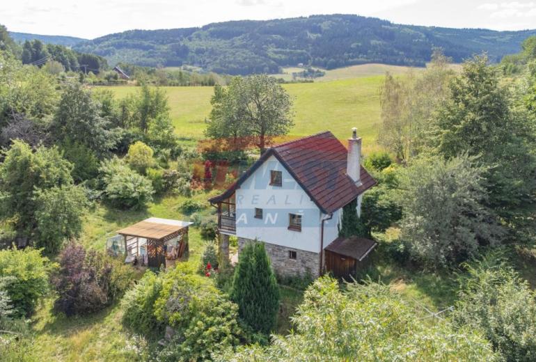 Rodinný dům na polosamotě uprostřed šumavské přírody s rozsáhlým stavebním pozemkem 4 804 m²