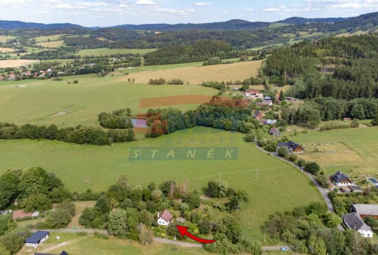 Rodinný dům na polosamotě uprostřed šumavské přírody s rozsáhlým stavebním pozemkem 4 804 m²