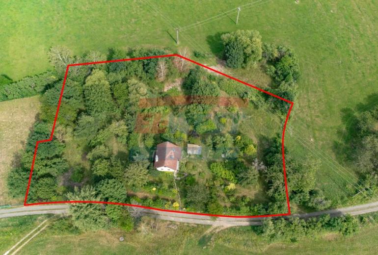 Rodinný dům na polosamotě uprostřed šumavské přírody s rozsáhlým stavebním pozemkem 4 804 m²