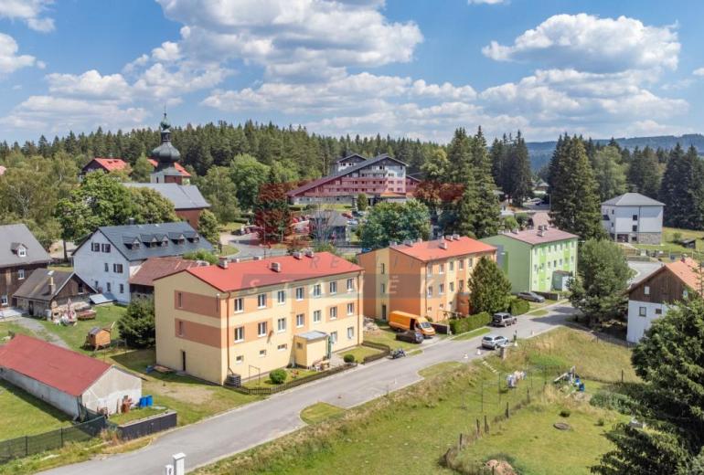 Prodej bezbariérového bytu 3+kk s garáží v srdci Šumavy – Srní
