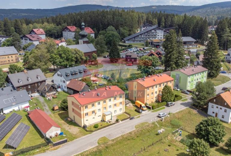 Prodej bezbariérového bytu 3+kk s garáží v srdci Šumavy – Srní