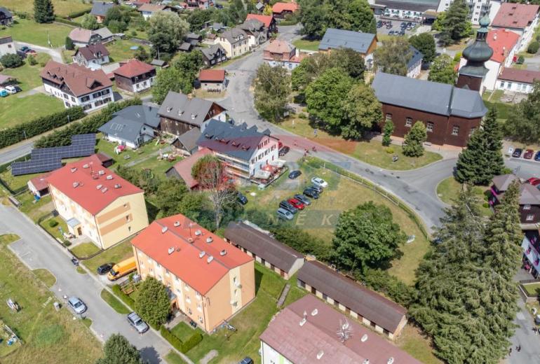 Prodej bezbariérového bytu 3+kk s garáží v srdci Šumavy – Srní