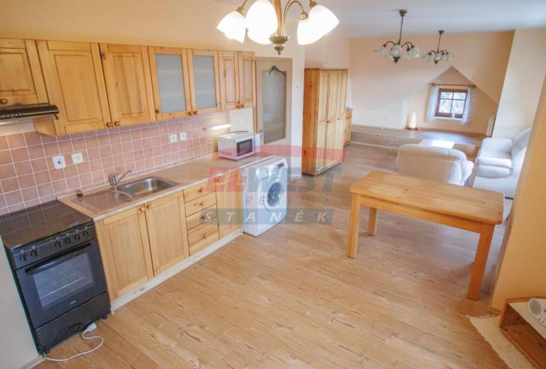 Prodej zděného mezonetu 2+kk (92 m²) v srdci Šumavy – Kašperské Hory