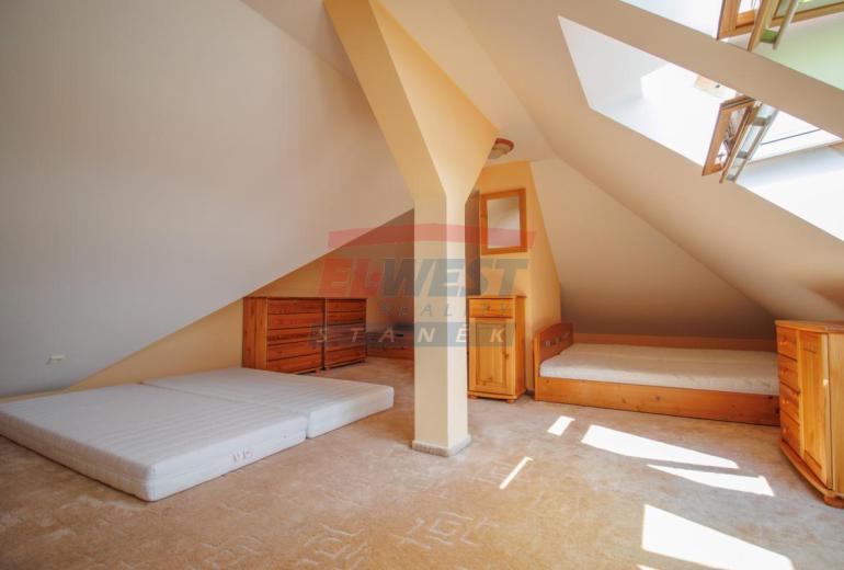 Prodej zděného mezonetu 2+kk (92 m²) v srdci Šumavy – Kašperské Hory