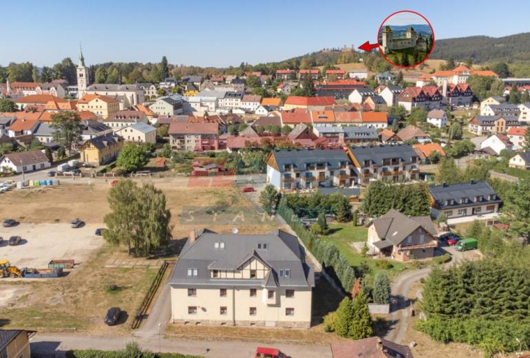 Prodej zděného mezonetu 2+kk (92 m²) v srdci Šumavy – Kašperské Hory