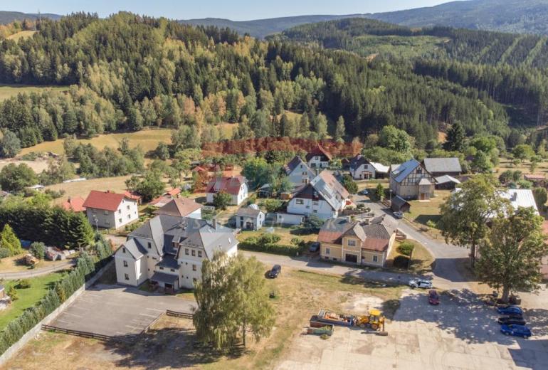 Prodej zděného mezonetu 2+kk (92 m²) v srdci Šumavy – Kašperské Hory